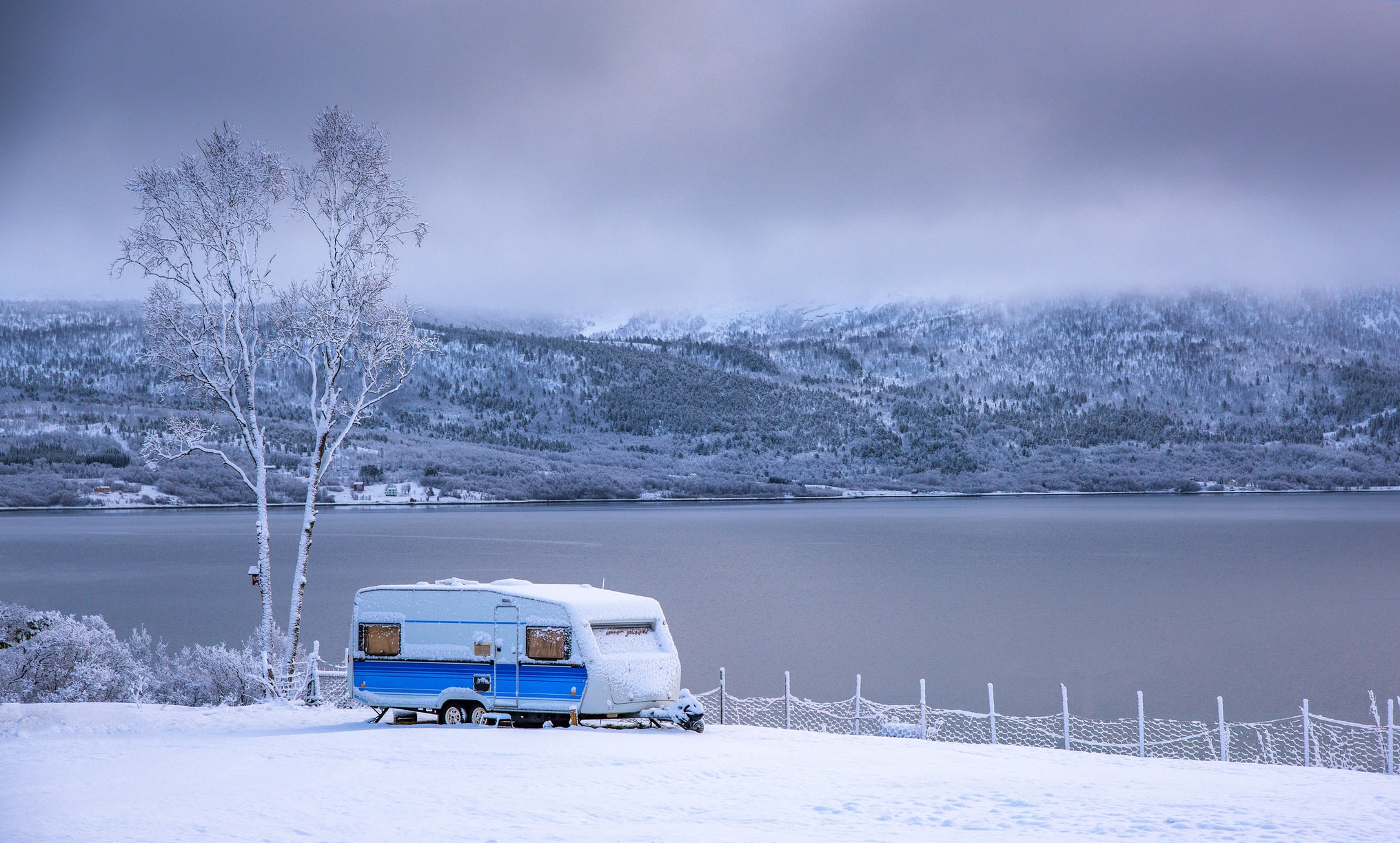 Une roulotte installée pendant la saison d'hiver.